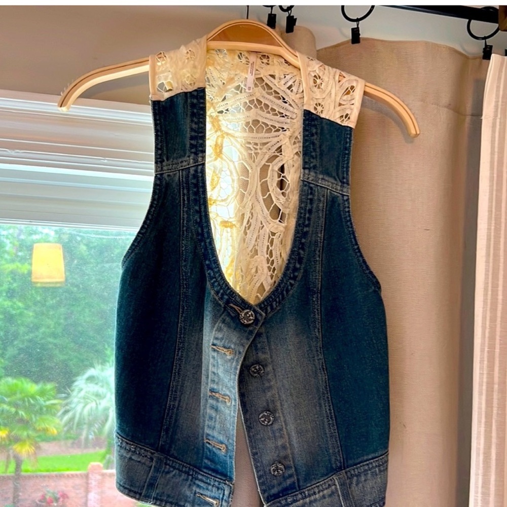 FREE PEOPLE blue‎ Jean vest!